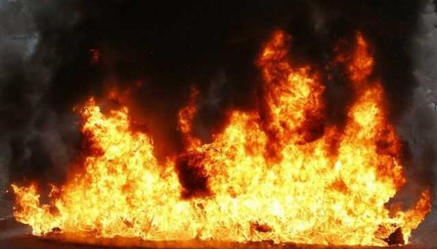 В Луганске во время пожара в доме дети выпрыгивали из окна