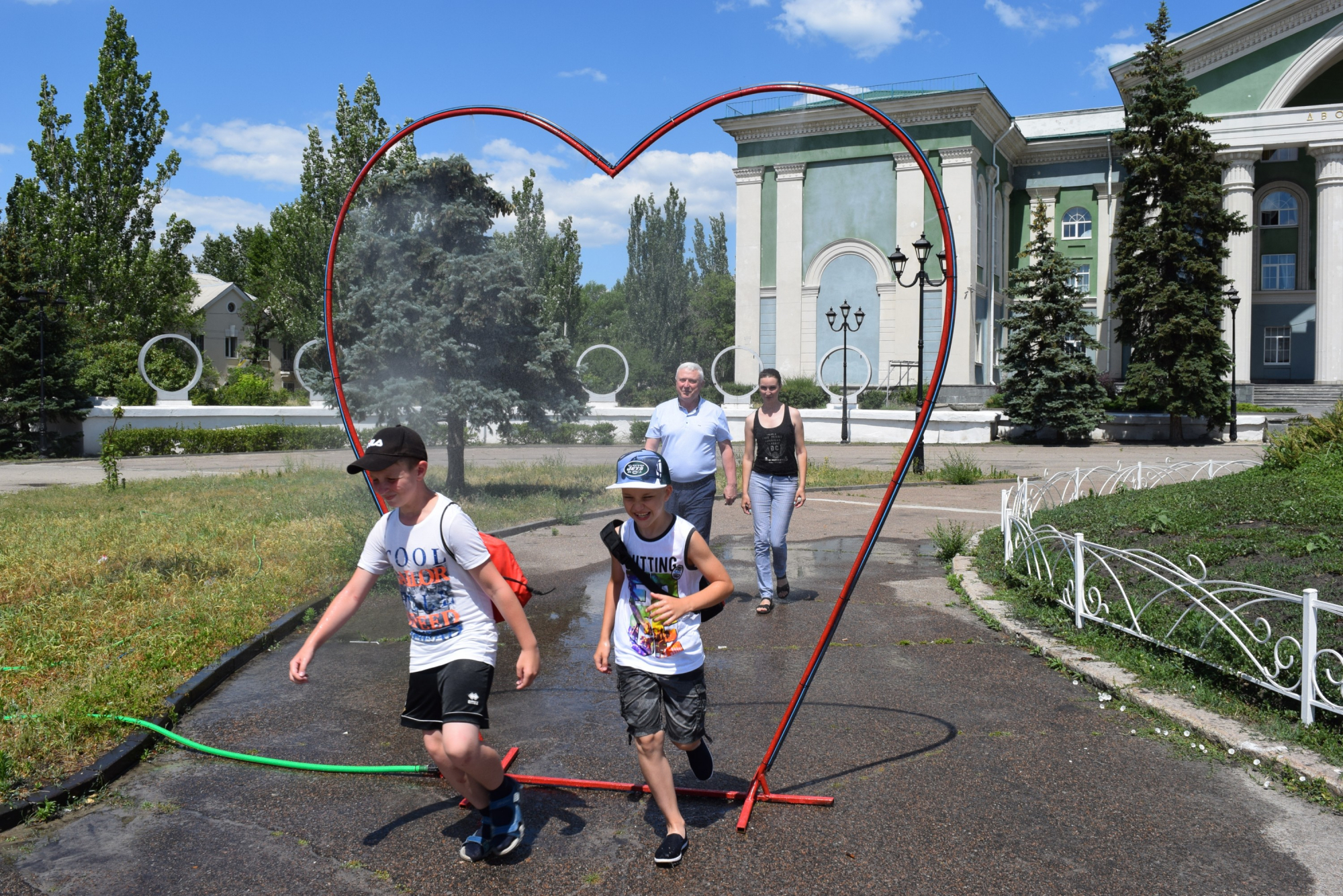 В Северодонецке появились освежающие рамки - их будет по городу целая серия (фото)