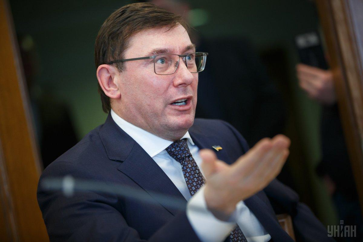 Луценко вызвал на допрос пресс-секретаря Зеленского, чтобы выяснить, кто обстреливает Донбасс