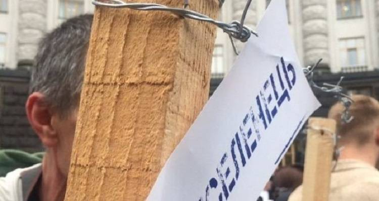 "Я лично стоял в очереди. Срок 60 дней - это издевательство" - глава ЛОВГА о социальных услугах
