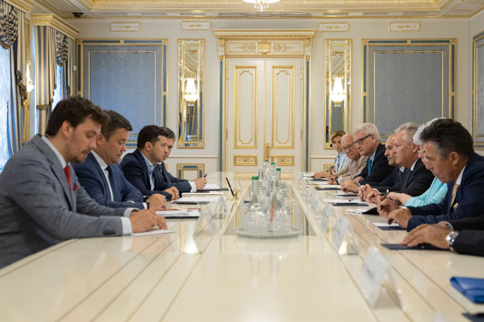 Зеленский предоставил гражданство Украины иностранцам, воевавшим на Донбассе
