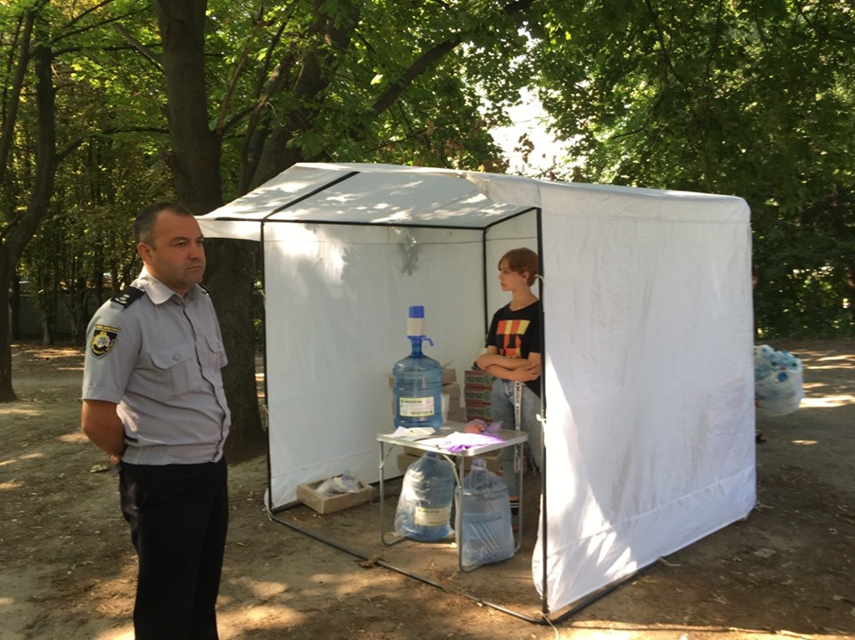 В Днепре голоса избирателей покупают за печенье