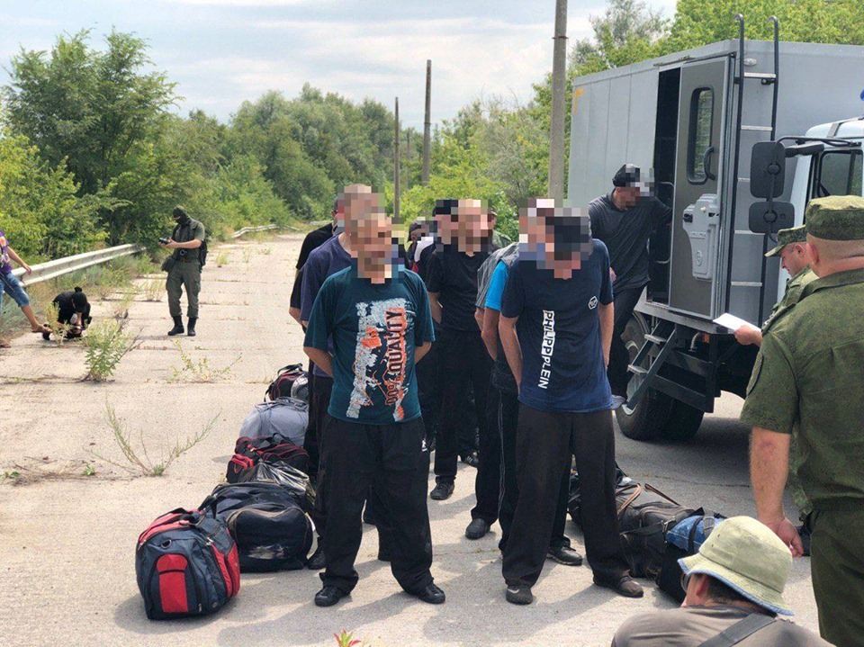 В Счастье состоялась очередная передача заключенных из ОРЛО в Украину
