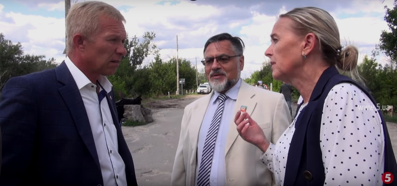 Представители «ЛНР» пересекли линию разграничения в Станице и заявили о готовности приехать в Северодонецк (видео)