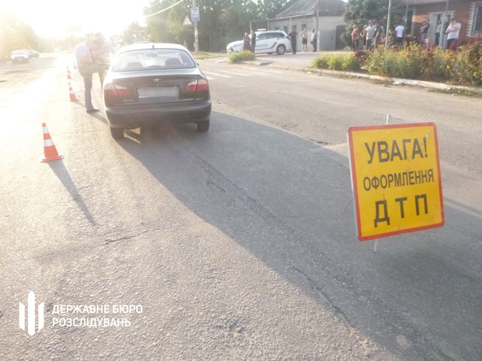 Пьяный полицейский сбил глухонемую женщину (фото)