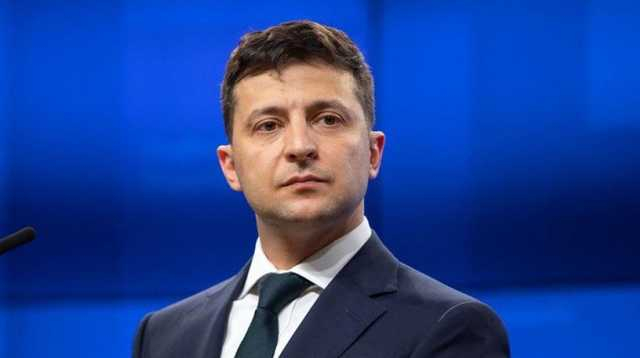 Зеленский распорядился упростить выдачу украинских паспортов россиянам
