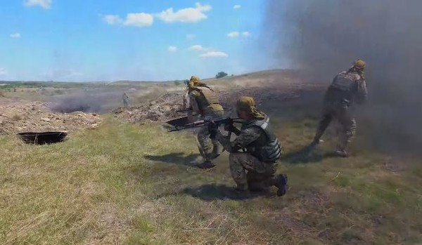 Боевки стягивают танки и «Грады» к линии разграничения
