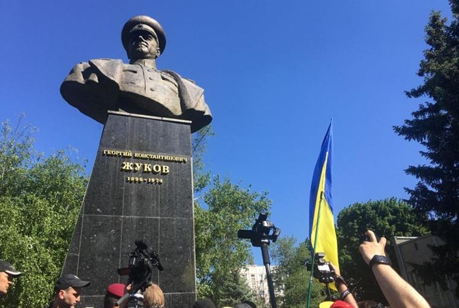 Дело о возвращении харьковскому проспекту имени Жукова суд рассмотрит в упрощенном режиме
