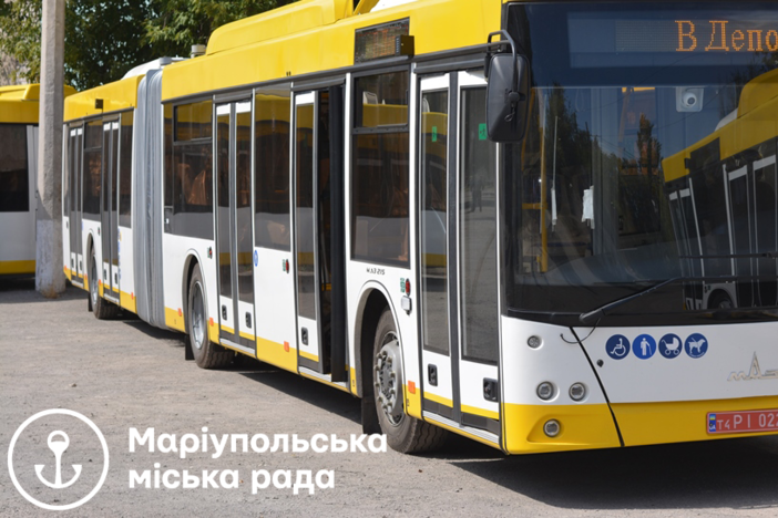 В Мариуполь пришли супербольшие автобусы. Не последние