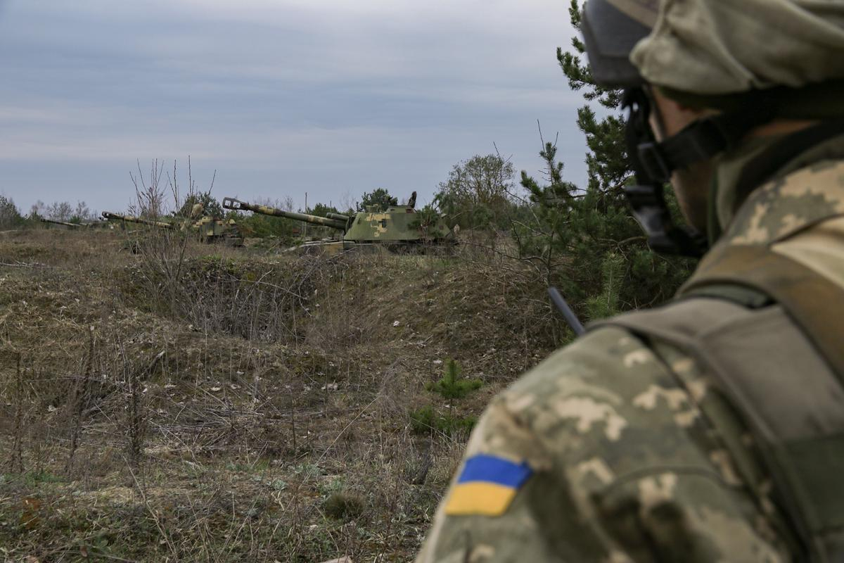 Боевики нарушили режим тишины 13 раз. Двое военных ранены