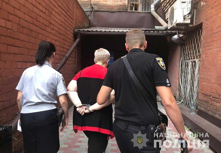 В Днепре суд не посадил женщину, державшую ребенка на цепи