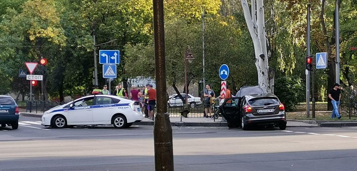 Автомобиль так называемой полиции спровоцировал ДТП в Донецке
