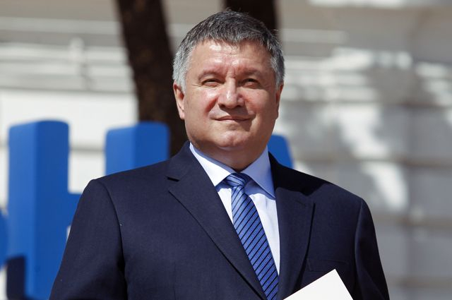 Новый премьер рассказал, почему министра внутренних дел оставили на его должности