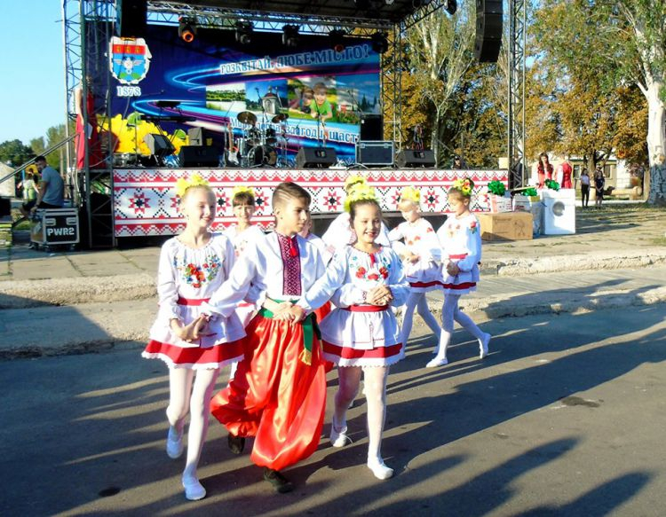 В прифронтовой Попасной отметили день города