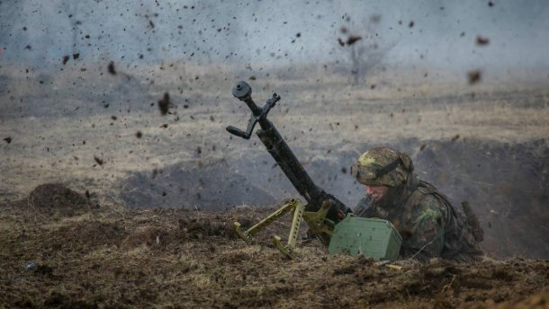 Ситуация на фронте: 12 обстрелов позиций ООС и шестеро раненых воинов