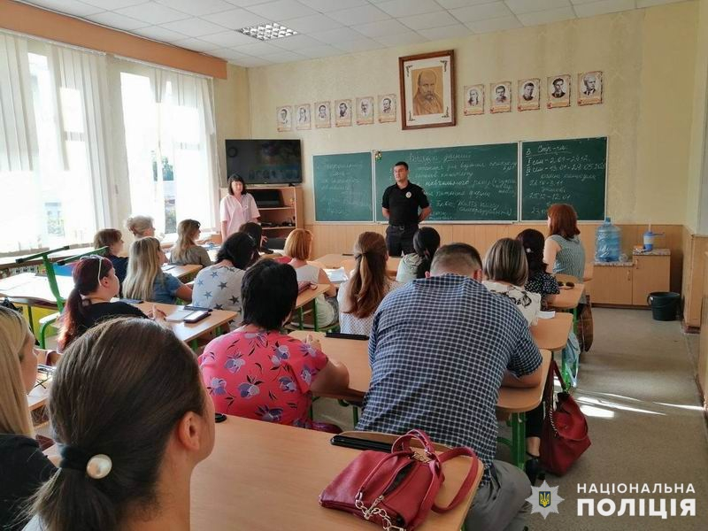 Борьба с буллингом: в Лимане полицейские обсуждали проблему с родителями