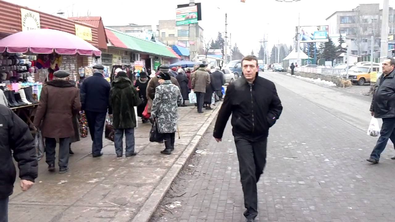 Рубль обесценился, продукты некачественные: блогер о ситуации в Горловке