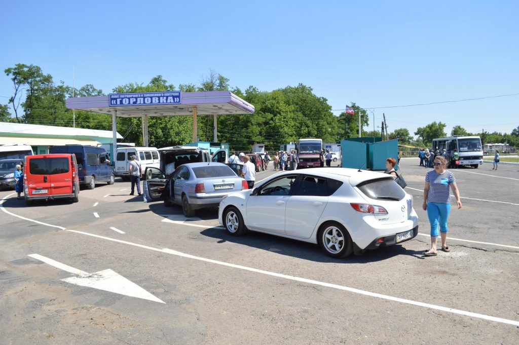 На Донбассе на КПП оккупантов снова очереди, - соцсети