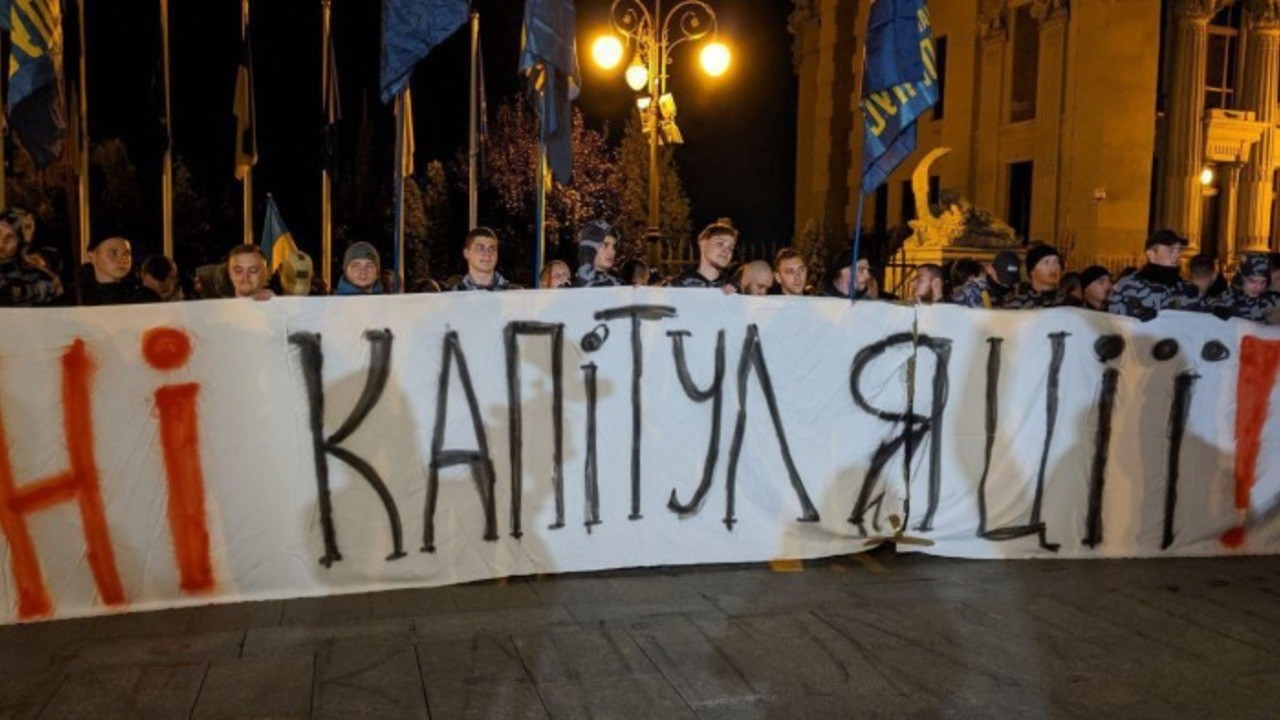 Два областных совета осудили согласование формулы Штайнмайера, назвав это капитуляцией