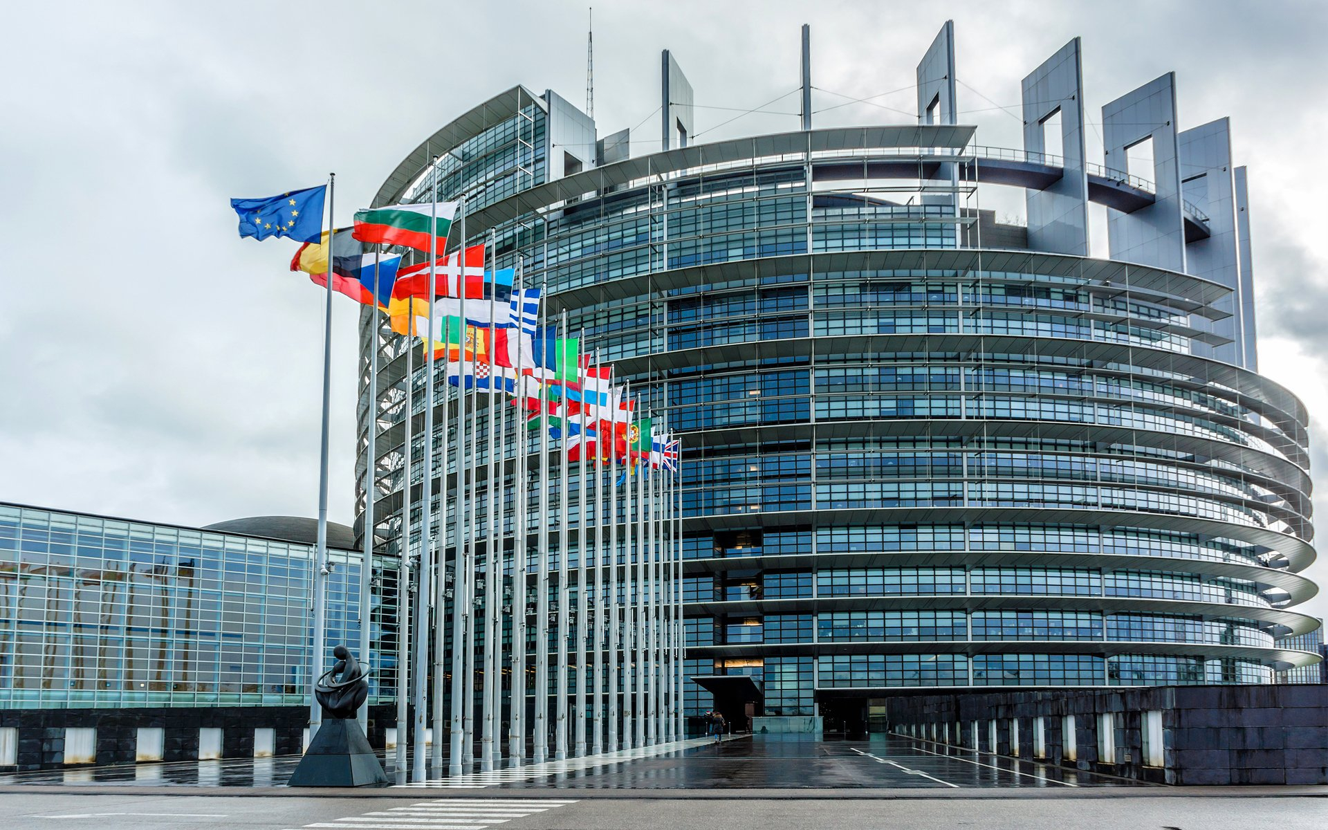Европейские народники в Европарламенте сомневаются в эффективности "формулы Штайнмайера"