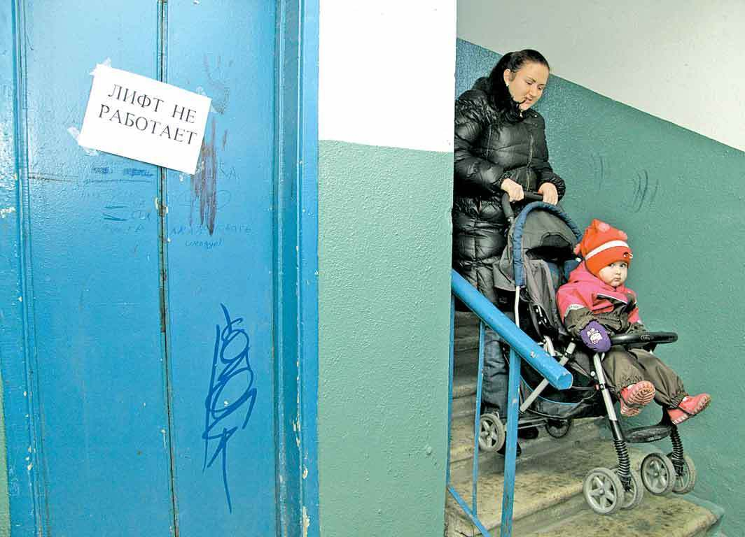 В оккупированном Луганске лифты теперь тоже на "комендантском часе"