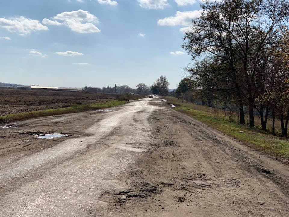 Лисянский поднял вопрос состояния дороги по маршруту Троицкое-Сватово: в чем дело