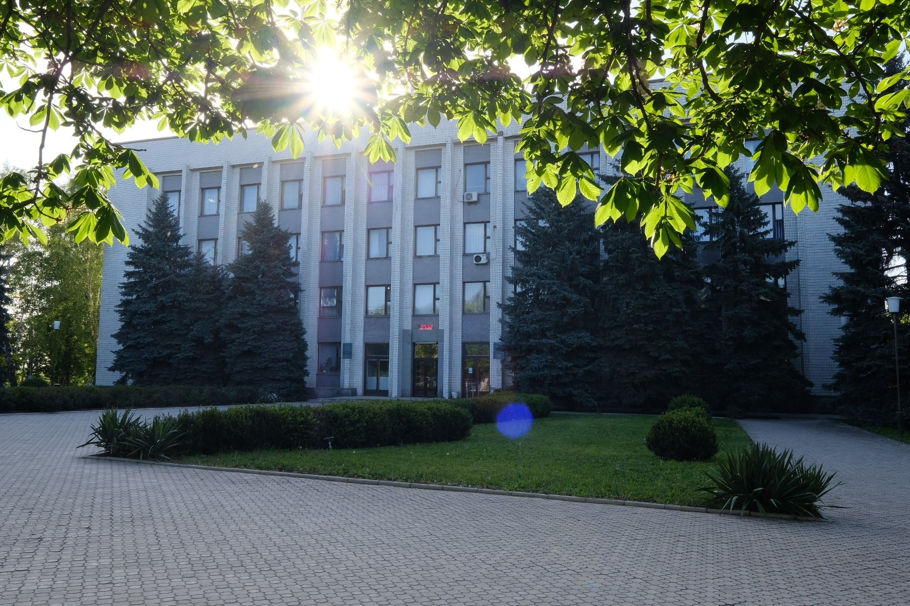 Новый спортзал получили дети поселка под Мариуполем
