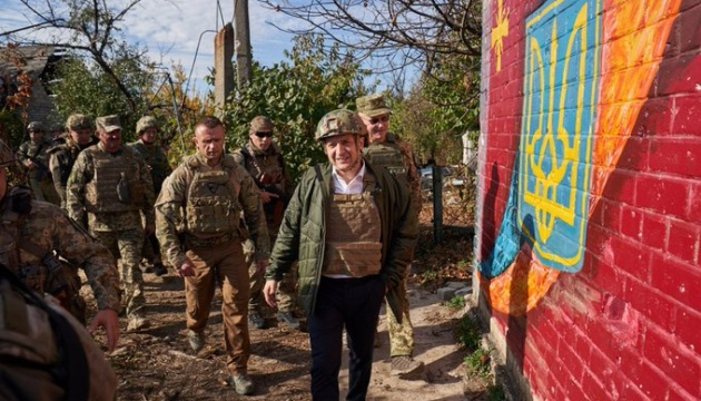 Зеленский на Донетчине вручил награды воинам