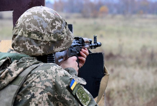 День в ООС: боевики продолжают использовать запрещенное оружие