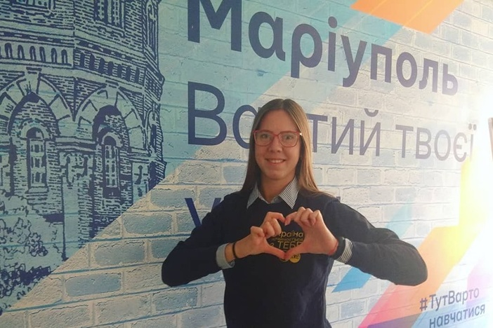 В Мариуполе набирает популярность молодежный челлендж "Страна начинается с тебя"