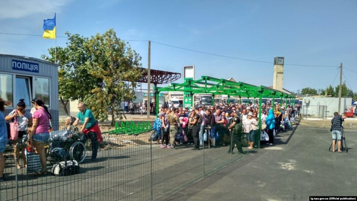Автоматические шлагбаумы и комнаты матери и ребенка: как изменятся КПВВ в 2020 году
