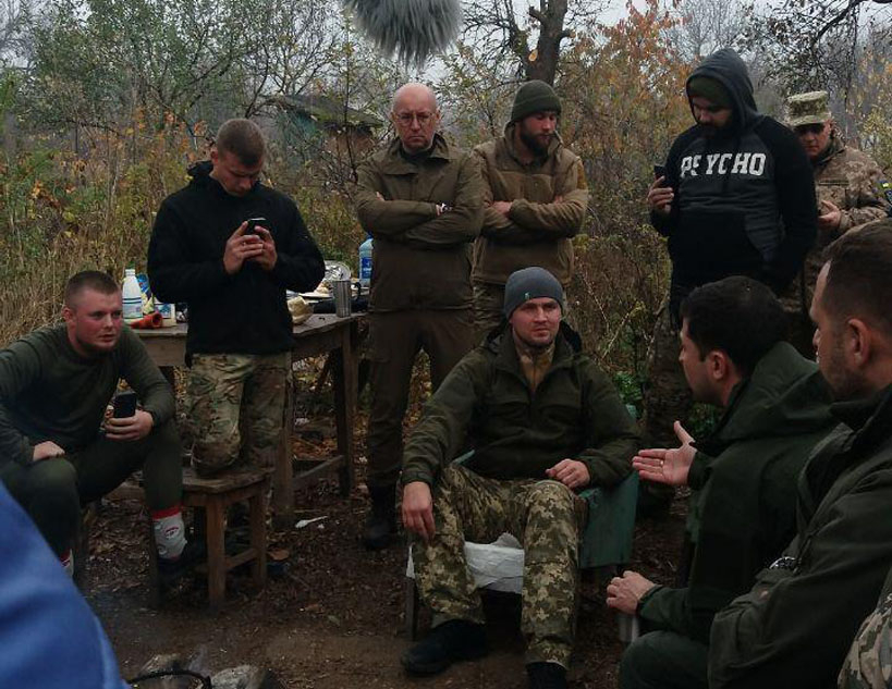 "Серьезный разговор о разведении": Зеленский внезапно приехал в Золотое к добровольцам