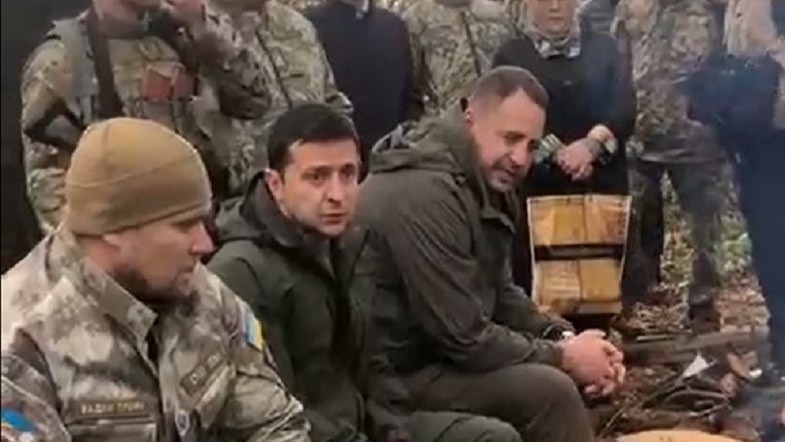 "Киев не готов к разведению войск": в Москве прокомментировали перепалку Зеленского с добровольцами в Золотом