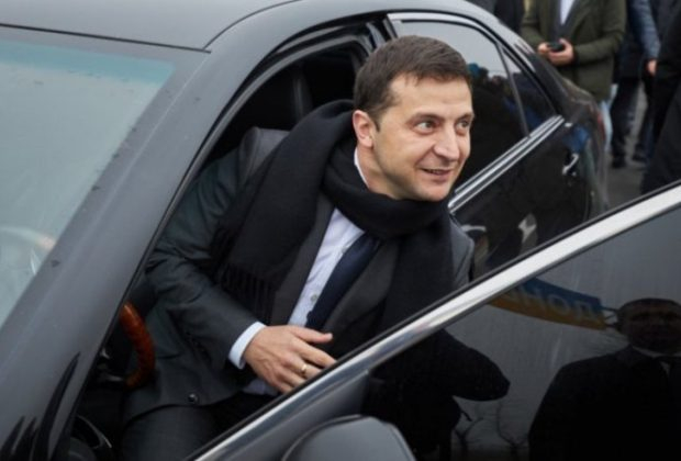 Зеленский призвал забыть о "серой зоне" на Донбассе, потому что ее нет