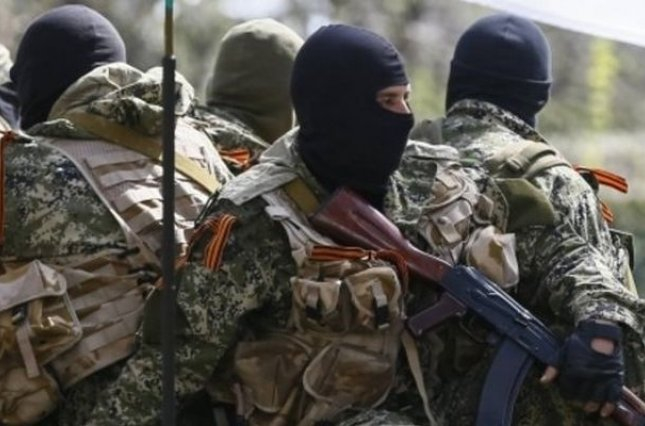 В "ЛДНР" агитируют "контрактников" продлевать сроки "военной службы"