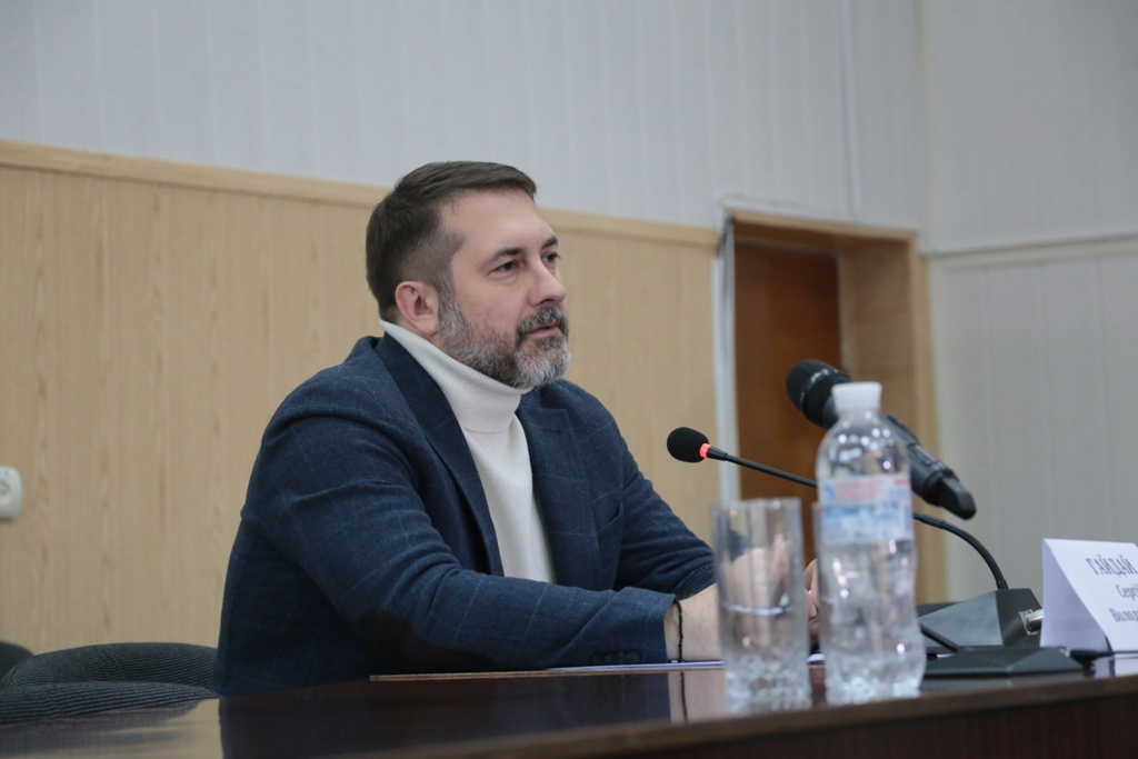 Гайдай заявил, что берет на личный контроль все тендеры в области