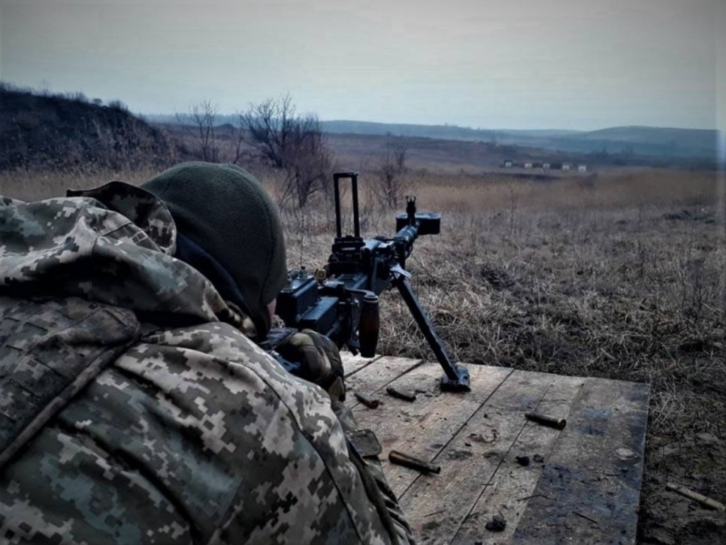 С начала суток боевики трижды обстреливали позиции ООС