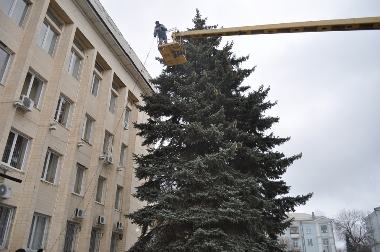 В Краматорске начали подготовку к новому году: фото