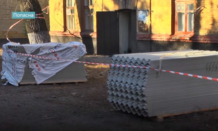 На Луганщине за средства Норвегии восстанавливают обстрелянные многоквартирные дома