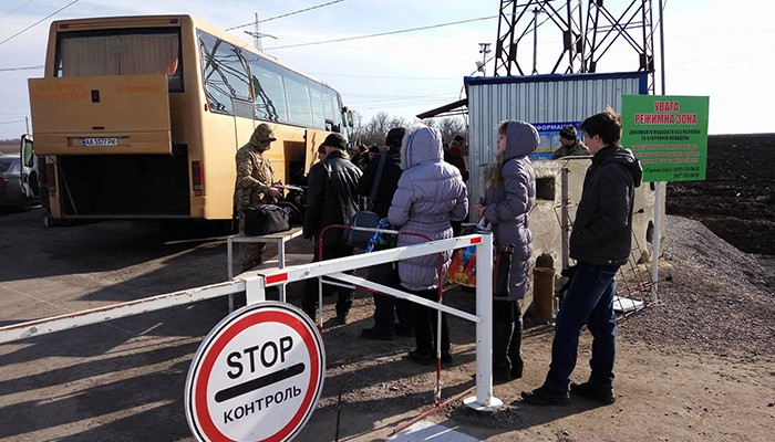 На Донбассе люди ночуют у пунктов пропуска, - ОБСЕ