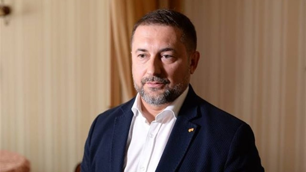 Гайдай заявил, что Луганщине передадут школьный автобус и реанимобиль: видео