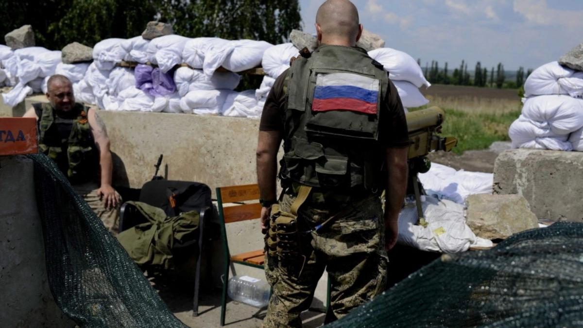 Почти половина украинцев расценивает конфликт на Донбассе агрессией РФ, - опрос