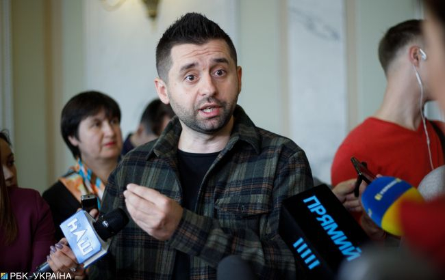 Арахамия назвал метафорой слова о стене на Донбассе