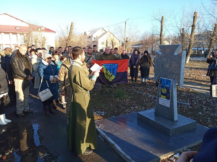 В прифронтовом Счастье открыли памятник воинам АТО/ООС