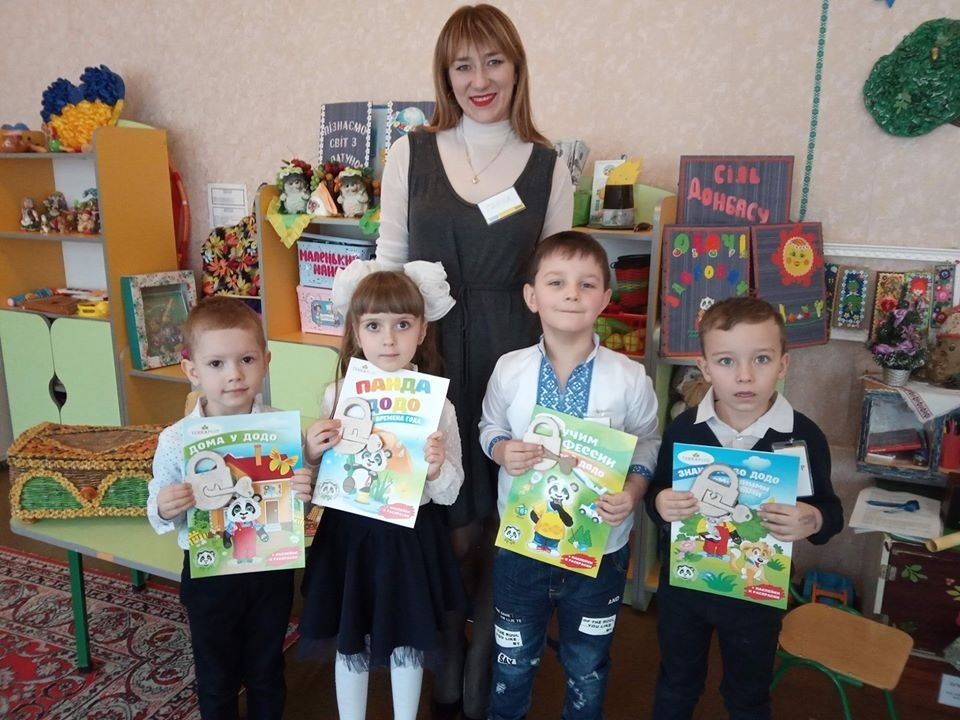 В Попасной выбрали воспитателя года