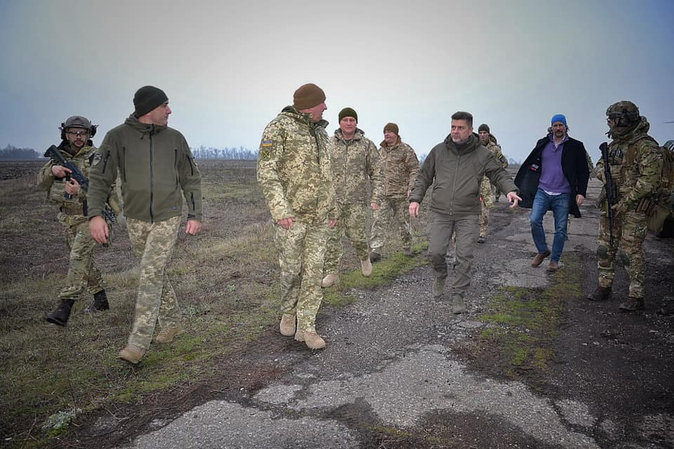 Прифронтовую Авдеевку посетили военные из Канады