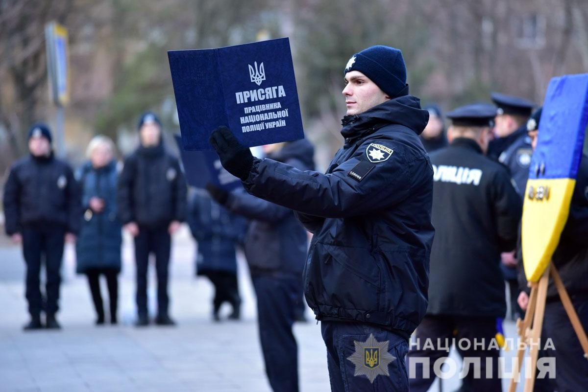 На Донетчине 24 выпускника вступили в ряды полиции