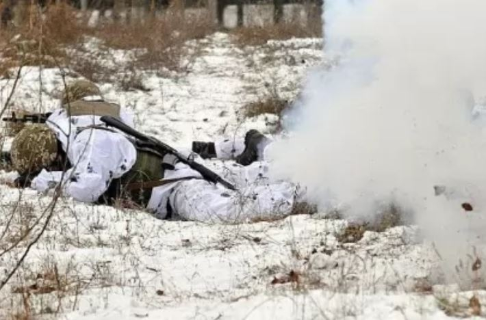 С начала суток боевики дважды обстреляли позиции ВСУ, одного воина ранили, - штаб ООС