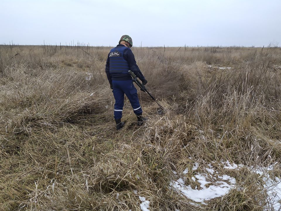 Пиротехники на Луганщине выявили 6 артиллерийских снарядов