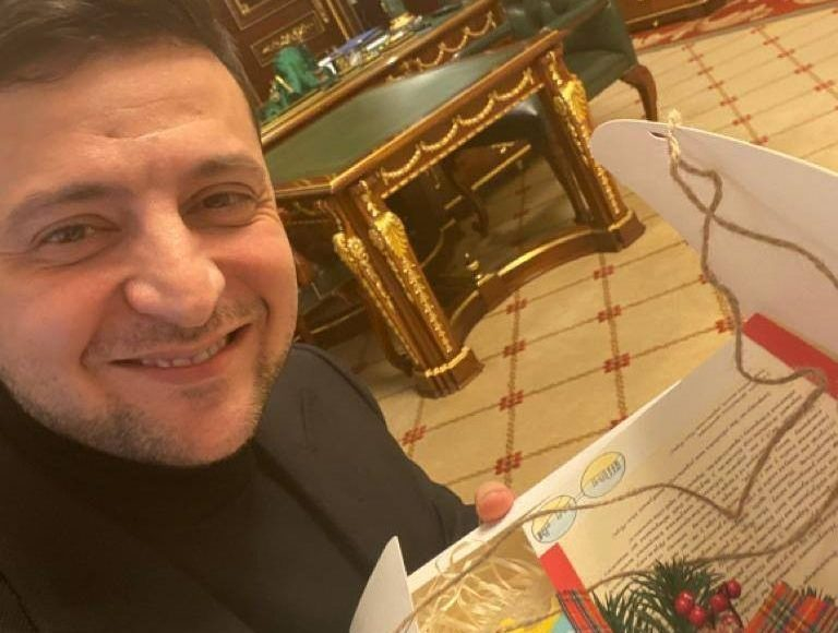 Зеленский получил подарок от детей из Донецкой области